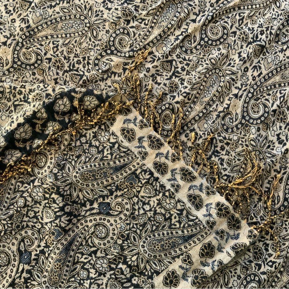 Paisley Pattern Scarf - Picture 4 of 7